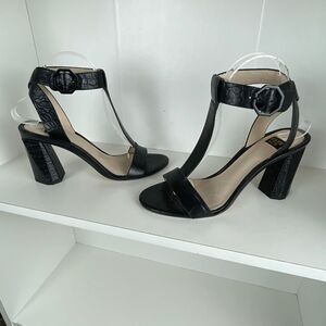 Loiuse et Cie Nalah Sculptural Heel T-Strap Sandals Black 8